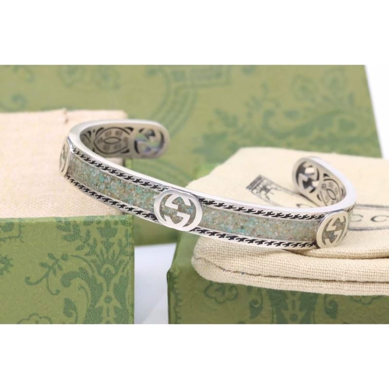 G*u*i bracelets